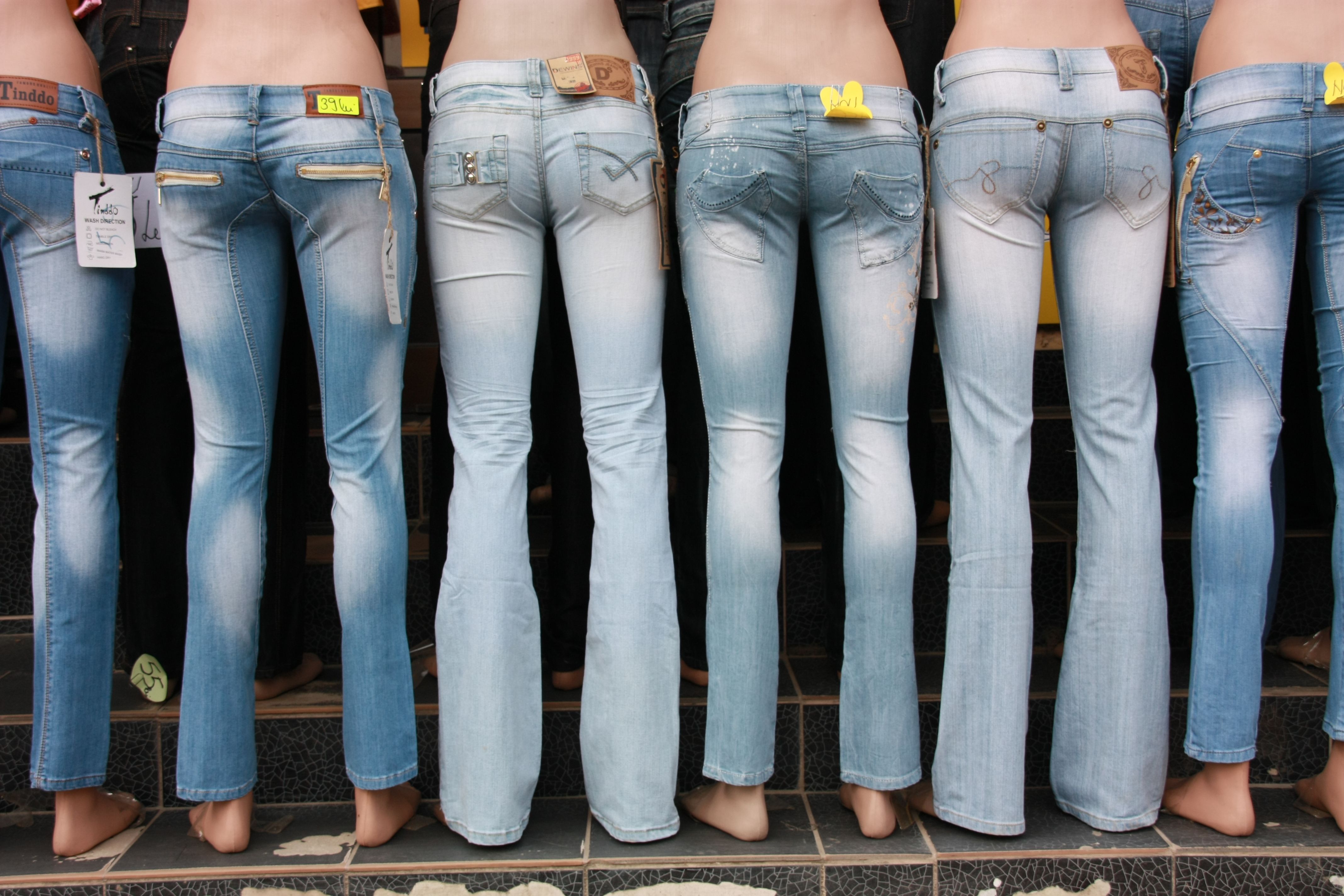 I Jeans scoloriti uccidono.